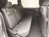 広々としたセカンドシートです。