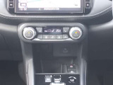 【オートエアコン】風量や風向を自動で調整してくれるのでロングドライブも快適にお過ごしいただけます♪