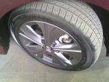 お洒落は足元から!アルミホイールが装備されております。