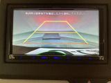 バックでの車庫入れも安心です! リアカメラが付いているバックモニター付のナビを装備しております。操作線もついており距離感も画面から確認できます。