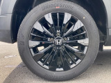 純正アルミホイールです。足元が引き立つので、車全体のイメージがアップしますよ