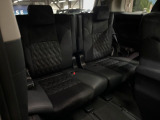 3列目シートはもちろん状態良好☆大人でもゆったりと座って頂けますので、大人数でのお出かけもラクラクです♪ご家族で、気の知れた仲間で、ドライブに行くのが楽しみですね♪