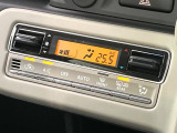 【オートエアコン】一度お好みの温度に設定すれば、車内の温度を検知し風量や温度を自動で調整。暑い&hellip;寒い&hellip;と何度もスイッチ操作をする必要はありません。快適な車内空間には必須の機能ですね♪