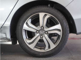 アルミホイール装着車です!これで足元まわりもおしゃれにきまります!