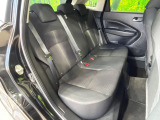 後部座席も気になるようなキズ・汚れやへたり等、大きなダメージはなく、良好な状態です。