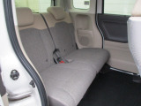 リヤシートもスペース確保されており快適空間☆