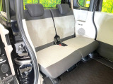 後部座席も気になるようなキズ・汚れやへたり等、大きなダメージはなく、良好な状態です。