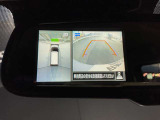 アラウンドビューモニター・バックモニター表示機能つきルームミラー。夜間走行時に便利な自動防眩機能付きです。