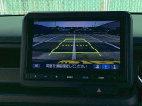 便利な3ビュー切り替え、ガイド線表示付きのバックカメラです。後退時、後方の視界をサポートします