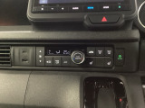 運転席のシートヒーターで寒い日もすぐに温かくなり快適に過ごせます。2段階の温度調整が可能です。