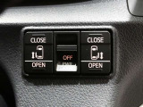 運転席からでもリア両側電動スライドドアの開閉を操作できます