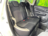 後部座席も気になるようなキズ・汚れやへたり等、大きなダメージはなく、良好な状態です。
