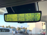 【デジタルインナーミラー】カメラが撮影した車両後方の映像をルームミラー内に表示。クリアな視界で状況の確認が可能です!※ドラレコ機能ご利用には別途SDカードをご用意いただく場合があります。