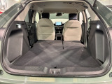 リアシートを倒すと、ラゲッジスペースを広くお使いいただけます!