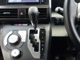 ゲート式のシフトレバーを装備しております!直感的に操作できますので、誰でも使いやすいですね(^^♪