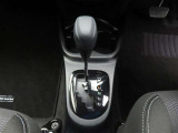 フロアシフトのCVTオートマチック車です。