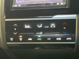 【オートエアコン】一度お好みの温度に設定すれば、車内の温度を検知し風量や温度を自動で調整。暑い&hellip;寒い&hellip;と何度もスイッチ操作をする必要はありません。快適な車内空間には必須の機能ですね♪