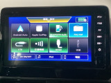 【ディスプレイオーディオ】を装備。音声再生に対応しています。Bluetooth機能もついているのでお持ちのスマートフォンと連携させて、さらに便利に利用が可能です。