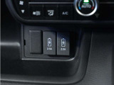 【Honda SENSING】 カメラ等装置で精度の高い検知能力を発揮、安全運転を支援します。ステアリング上のコントローラーに注目!