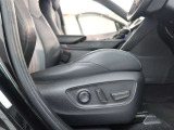 パワーシート搭載。微妙な調整が手軽にでき、ピッタリなポジションで運転することが可能です。