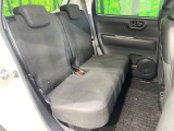 後部座席も気になるようなキズ・汚れやへたり等、大きなダメージはなく、良好な状態です。
