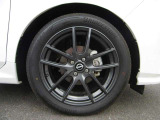 右前アルミ 車両にあったデザインのメーカー純正アルミホイールです!オシャレは足元からですね!!