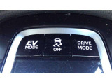 EVドライブモードで、エンジン音や排気ガスを気にすることなく走れます。早朝・深夜や屋内の駐車場などで重宝しますよ♪