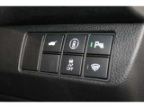 Honda SENSING!8つの先進機能で、走行時も停車時も安心・快適に。●衝突軽減ブレーキ〈CMBS〉●誤発進抑制機能であんしんドライブできます。