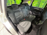 後部座席も気になるようなキズ・汚れやへたり等、大きなダメージはなく、良好な状態です。