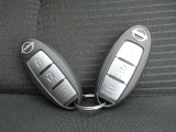 『インテリジェントキー』ですのでポケットやかばんに入れたままでもドアに付いているボタンを押してキーの開閉が出来ます♪♪ エンジンスタートもワンプッシュorひと捻り♪♪