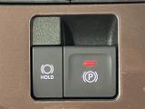 【電動パーキングブレーキ+オートブレーキホールド機能】 指先だけで簡単に操作が可能なパーキングブレーキ、スイッチを押すとブレーキペダルから足を離してもブレーキを保持できるオートブレーキホールド搭載