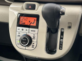 シフトレバーは扱いやすいインパネシフトです!オートエアコンも装備ですよ♪