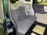 ホンダ車の低床ボディは、チャイルドシートへのお子さまの乗降や荷物の積載もスムーズ。足元もゆったりとしていますので、おくつろぎいただけます。