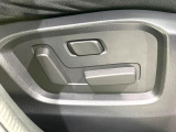 【パワーシート】スイッチ一つで簡単にシートの微調整が可能!電動だから力もいりません!快適なシートポジションにセットして、快適なドライブをお楽しみください。