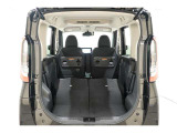 後席を格納すると大きなスペースが出来るので大きな荷物も積み込めます!