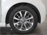 アルミホイール装着車です!これで足元まわりもおしゃれにきまります!