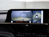 パノラミックビューモニター付きです。車両を上から見たような映像をディスプレイオーディオ画面に表示。運転席からの目視だけでは見にくい、車両周辺の状況をリアルタイムでしっかり確認できます。