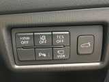 【パワーバックドア】スマートキーや運転席のボタンを押すだけでリアゲートが自動で開閉します!荷物を持っている時や、高い位置にあるバックドアを閉める際に便利な機能です♪