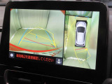 パノラミックビューモニター付きです。車両を上から見たような映像をディスプレイオーディオ画面に表示。運転席からの目視だけでは見にくい、車両周辺の状況をリアルタイムでしっかり確認できます。