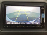 バックでの車庫入れも安心です! リアカメラが付いているバックモニター付のナビを装備しております。操作線もついており距離感も画面から確認できます。