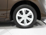 純正キャップ付きスチールホイールを装備しております。(185/60R15)