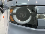 LEDヘッドライトは、点灯の瞬間から最大光量を発揮し、突然暗くなるトンネルなどでの安定感を高めます。