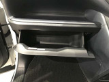 グローブボックス。