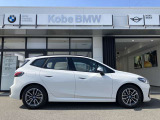 【BMWの伝統-3】BMWのお車は、&ldquo;駆け抜ける歓び&rdquo;を体現しております。走行の安定性とコーナリングの良さを追求し、思い通りにハンドルの操作可能です。