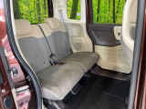 後部座席も気になるようなキズ・汚れやへたり等、大きなダメージはなく、良好な状態です。