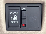 【パワースライドドア】スマートキーや運転席のスイッチでスライドドアの開閉が可能♪電動だから力を入れてドアを開ける必要が無く、小さいお子様でも、重い荷物を持っている時もラクに開け閉めできます♪