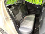 後部座席も気になるようなキズ・汚れやへたり等、大きなダメージはなく、良好な状態です。