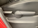 シートハイトアジャスターが付いているので運転姿勢を調整するのに便利ですね。身長に合ったシートポジションは安全運転や疲労軽減にもつながります。