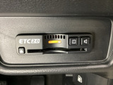 ハンドルの右下にETC2.0がついています。高速道路の料金所の通過も楽々です!。 カードの取り出しもしやすい場所についています。