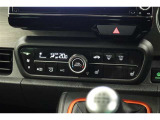 室内を快適温度にするオートエアコン!スイッチもシンプルで操作しやすく、オールシーズン快適なドライブに出かけられますね♪